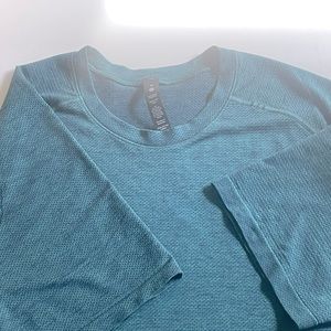 Lululemon men’s vent tech shirt, brand new